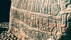 O mistério da Pedra de Jelling: viking ou posterior?