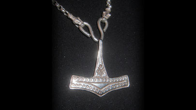 TEMPLO DA ERA VIKING USADO PARA ADORAÇÃO DE DEUSES NÓRDICOS FOI ENCONTRADO NA NORUEGA