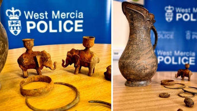 UM TESOURO VIKING ROUBADO FOI REDESCOBERTO POR UM DETECTOR DE METAIS NA INGLATERRA