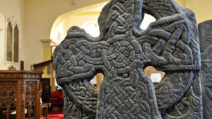 NOVO LIVRO DETALHA AS HISTÓRICAS CRUZES VIKINGS DE MICHAEL