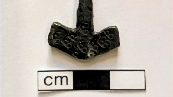 Amuleto da Era Viking descoberto em 2016 foi associado ao Grande Exército Pagão