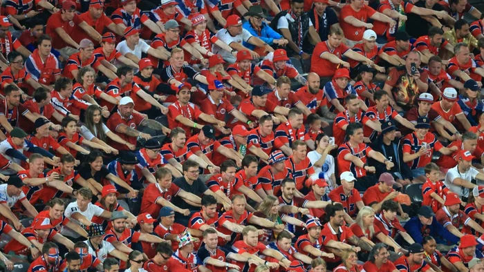 Livros Vikings | A remada viking da torcida da Noruega. — Crédito da Imagem: Timothy A. CLARY / AFP
