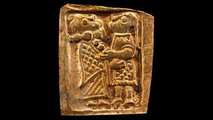 PLACAS DE OURO DA ERA VIKING COM CASAIS SE ABRAÇANDO FORAM ENCONTRADAS NA SUÉCIA