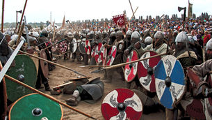 Livros VIkings | No Festival de Wolin, uma recriação de batalha entre Eslavos e Vikings. — Crédito da Imagem: Jakub T. Jankiewicz