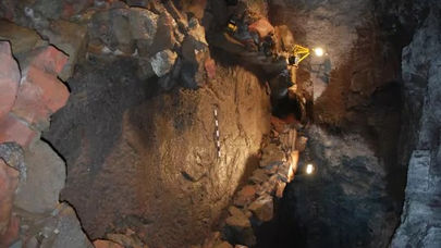 OS VIKINGS ESCAVARAM UM BARCO EM UMA CAVERNA VULCÂNICA PARA EVITAR O RAGNARÖK