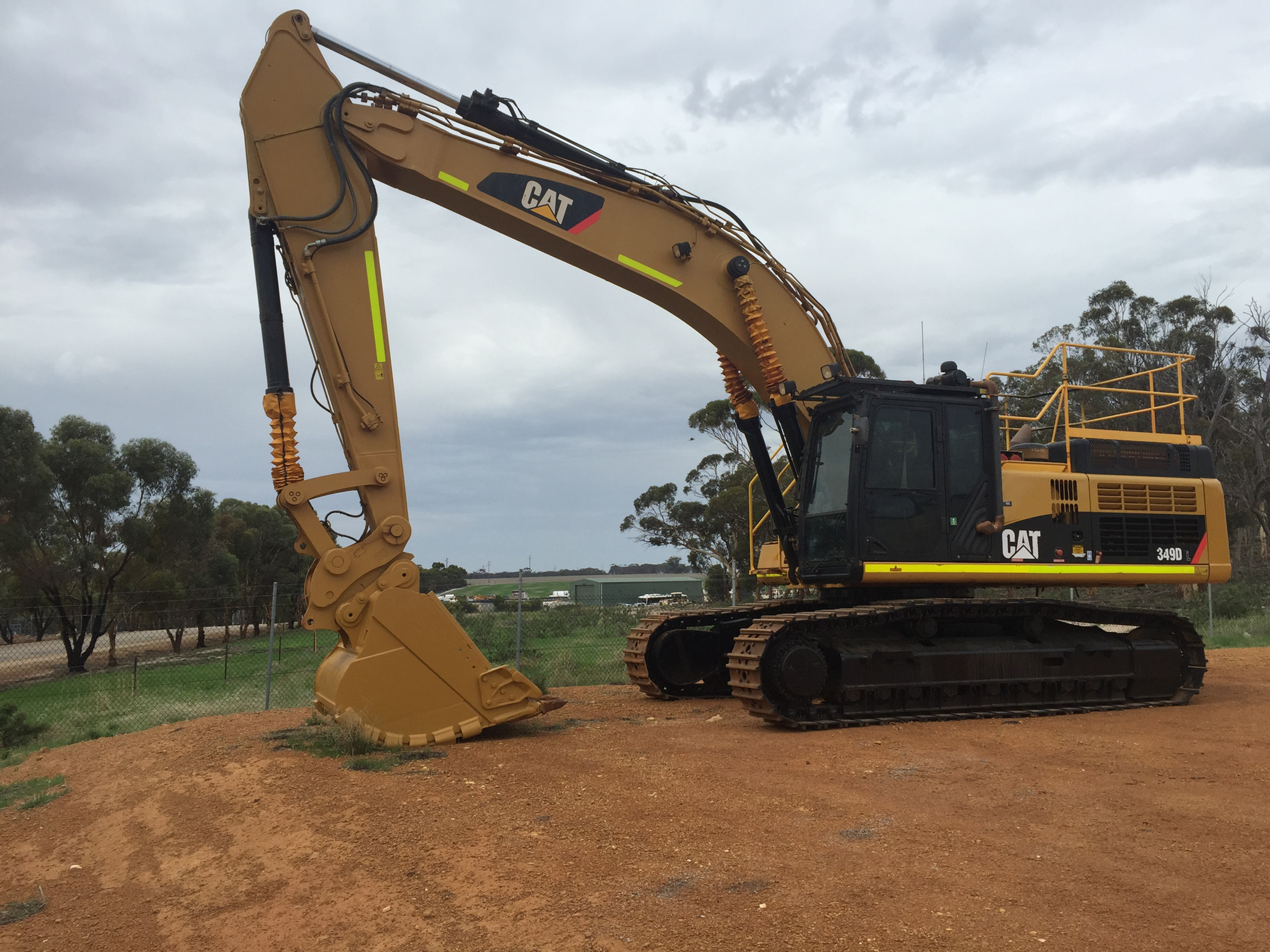 Caterpillar 349DL Excavator