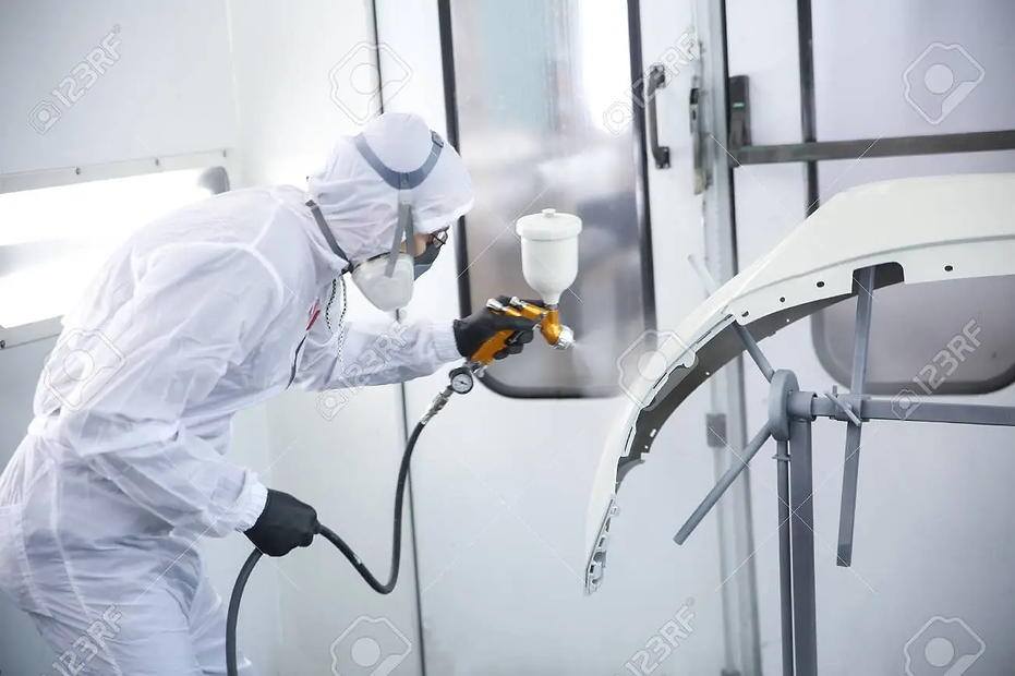 71229292-pintor-automotriz-reparador-en-elementos-de-carrocería-y-pintura-ropa-de-trabajo-