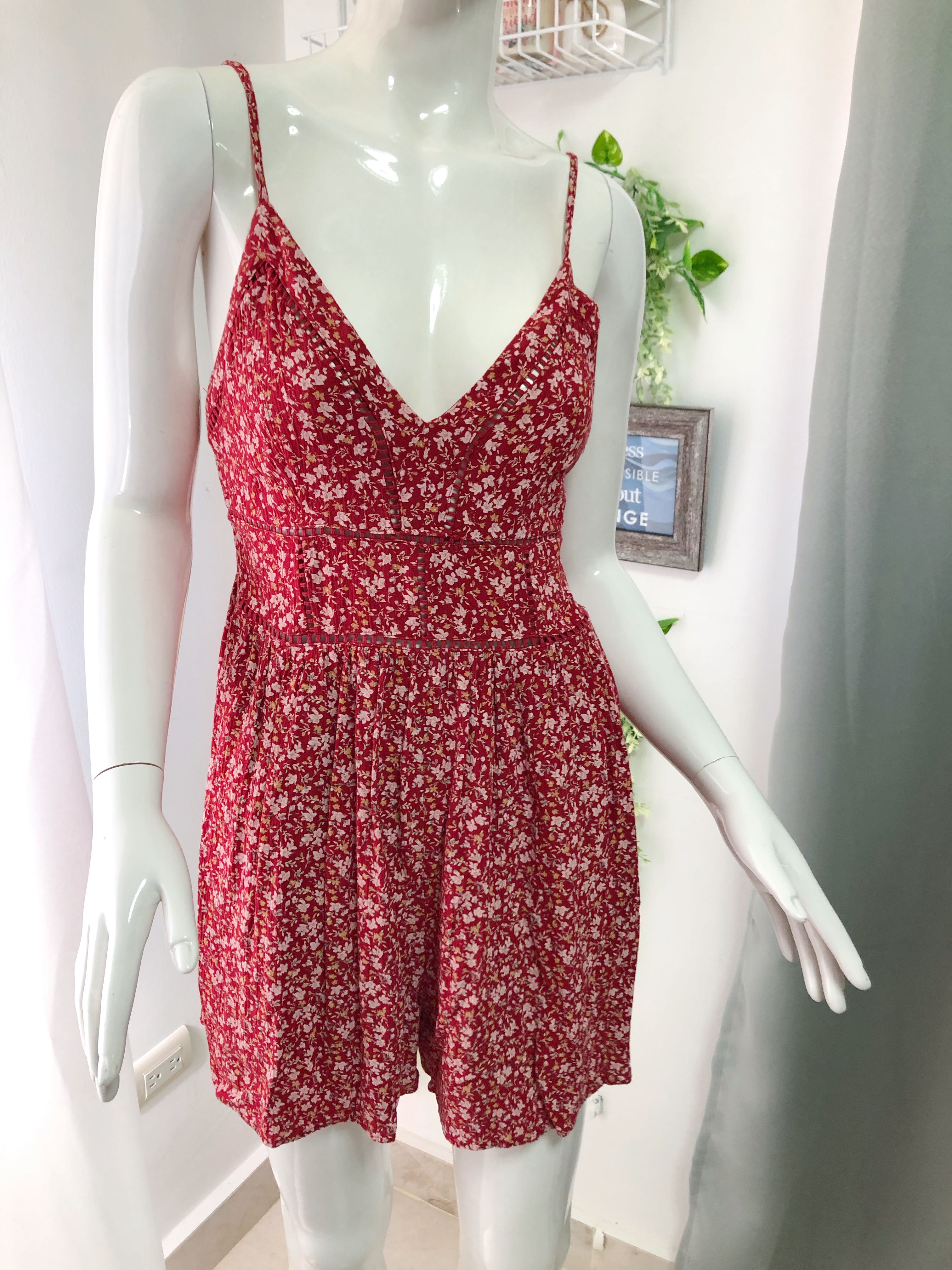 Enterizo corto rojo floral