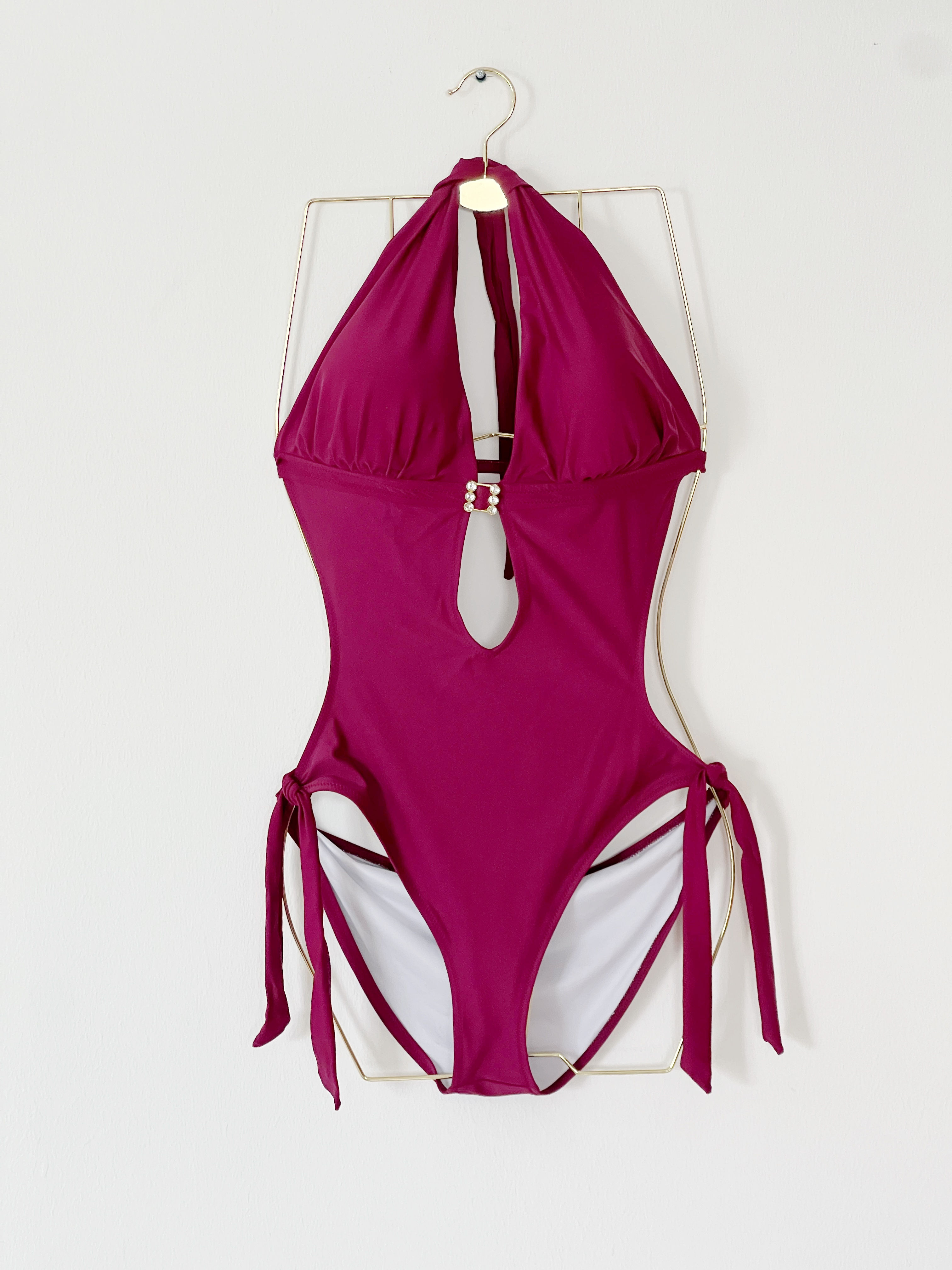 Traje de baño entero color rojo vino