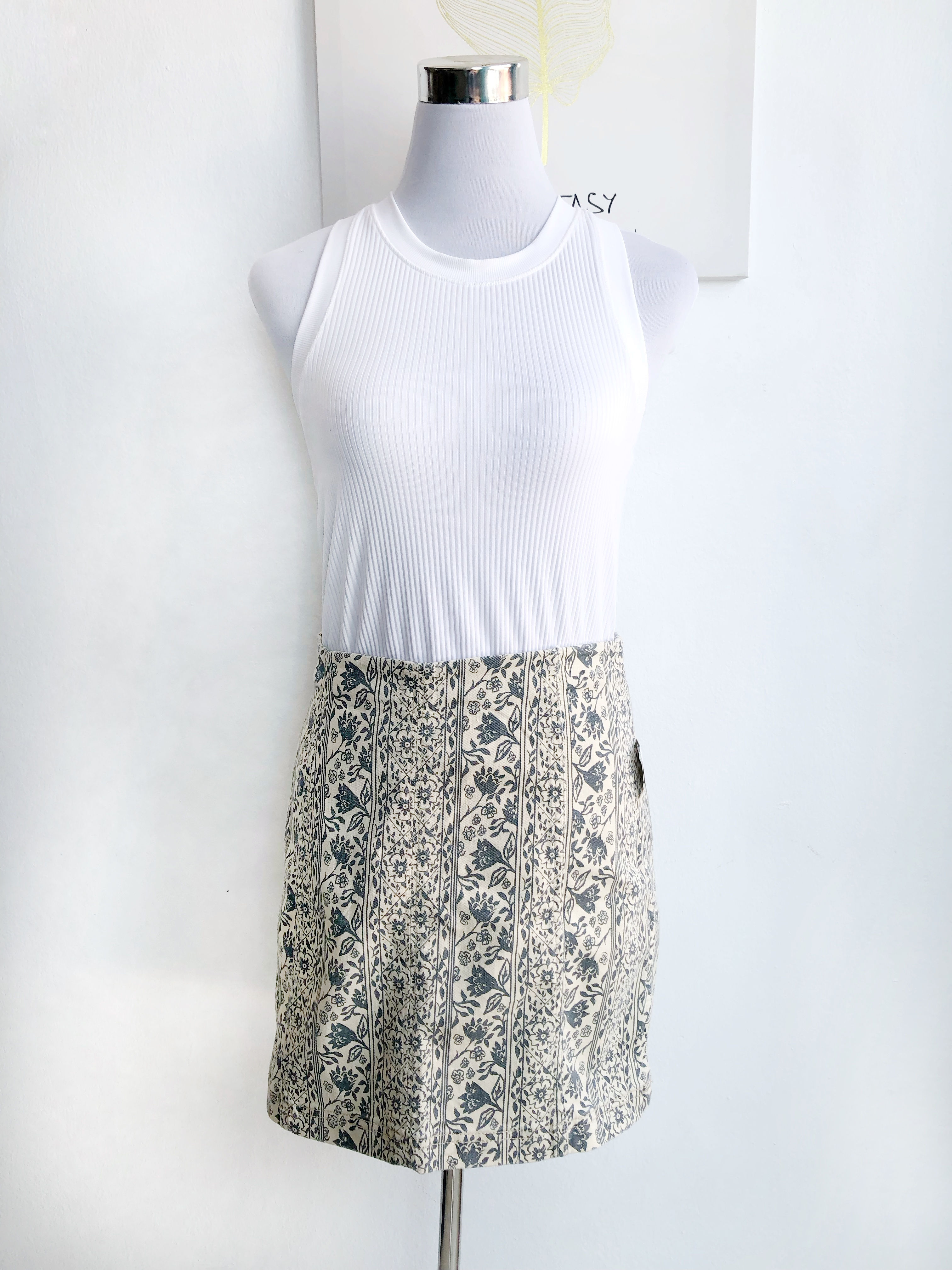 Minifalda jean estampado floral