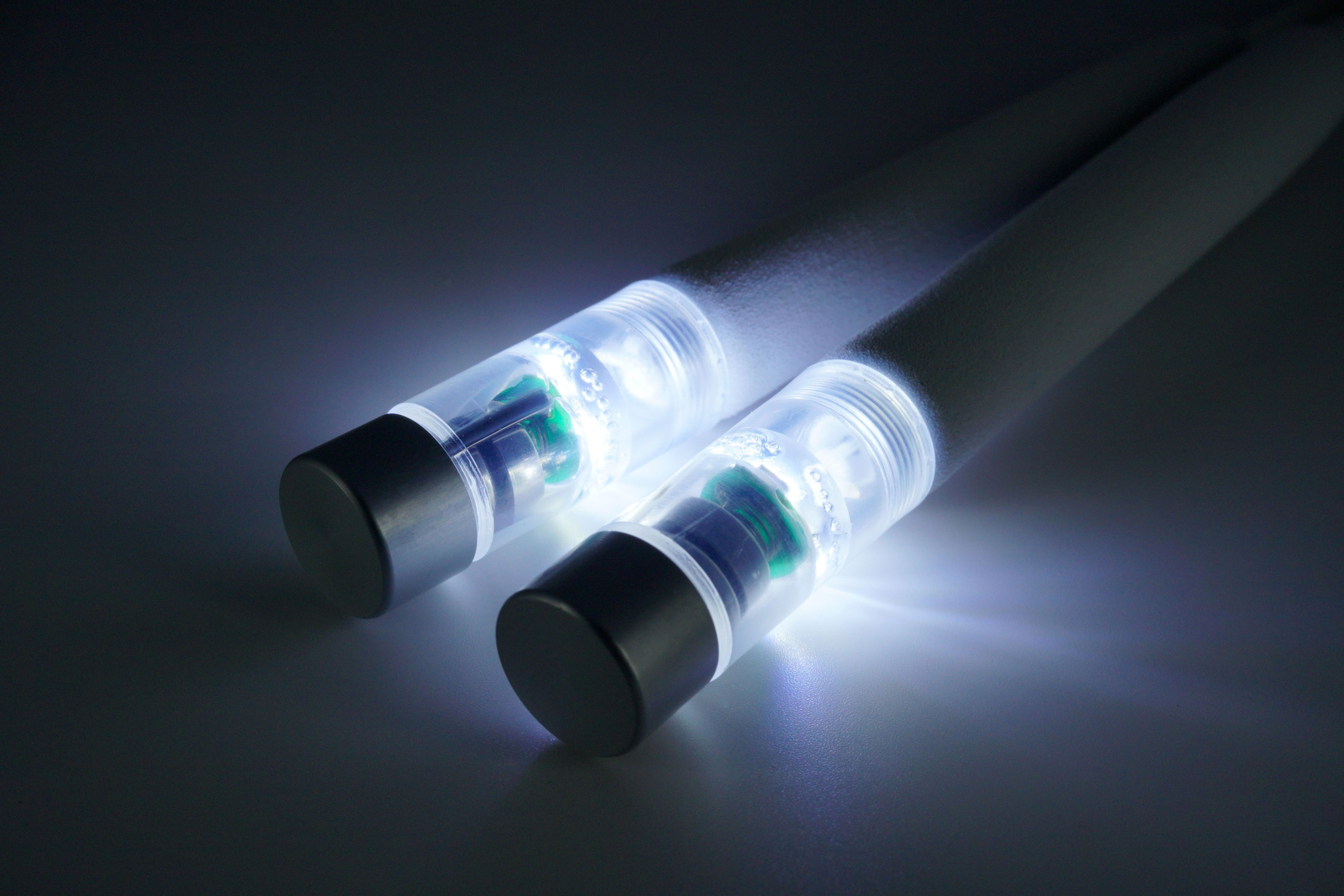Sundia LED Bearing sticks white white light illuminated close up view