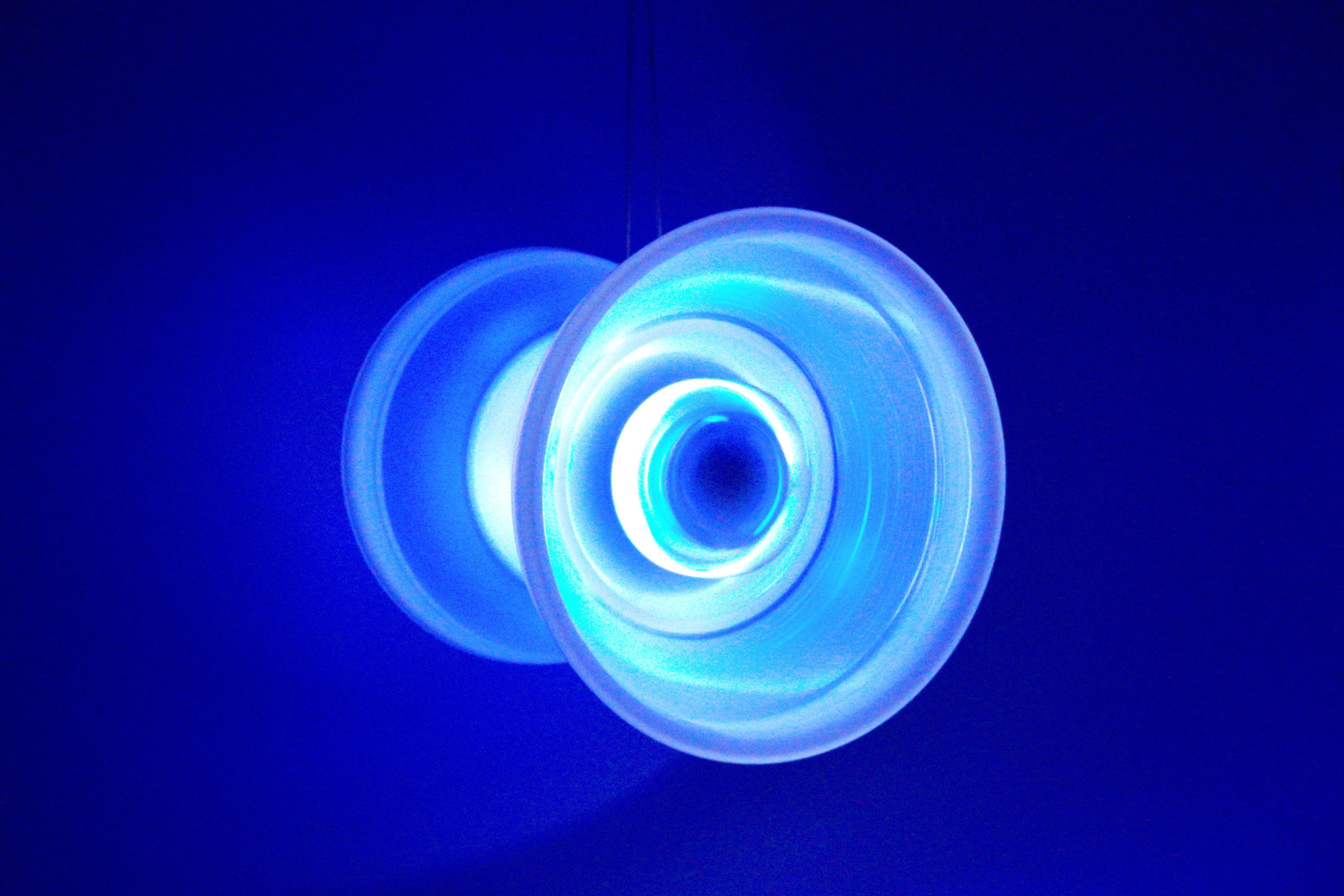 Sundia LED Kits assembled on spinning diabolo and turned on