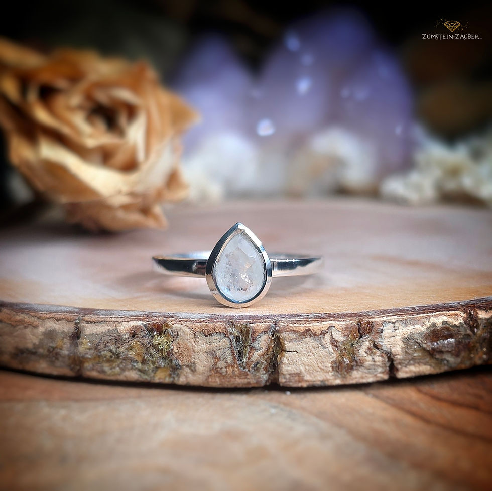 Fingerring Regenbogenmondstein in Silber
