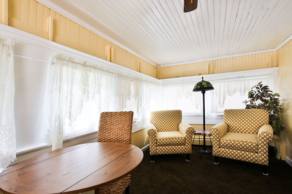 Letchworth Guest Room sitting area
