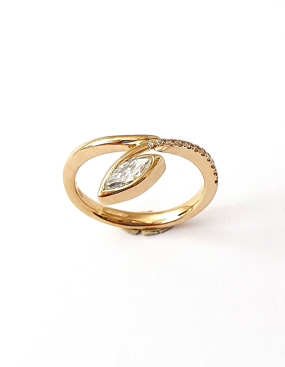 Miniaturbild: Navette-Diamantring in Roségold