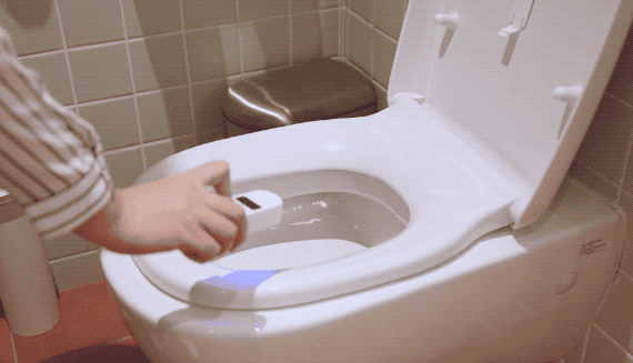 手持马桶消毒.gif