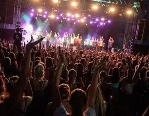     Ten Sing nos 50 anos da YMCA Europe