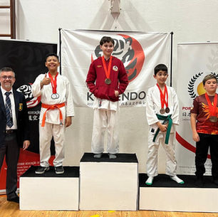 Atletas YMCA no pódio