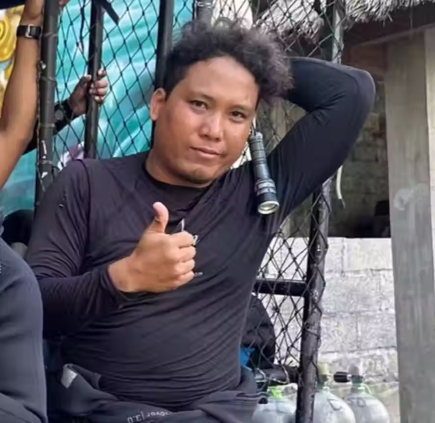 Bol, Scuba diving instructor