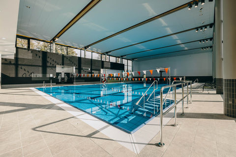 Bild des Schwimmerbeckens ohne Badegäste