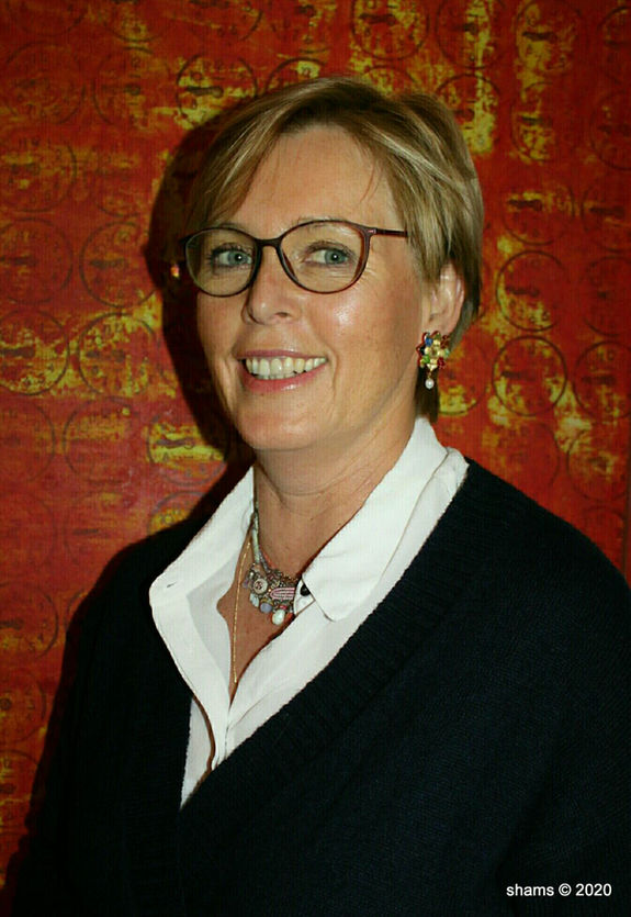 Mrs. Bernaderre Cuvelier,
spouse of Ambassador of Belgium