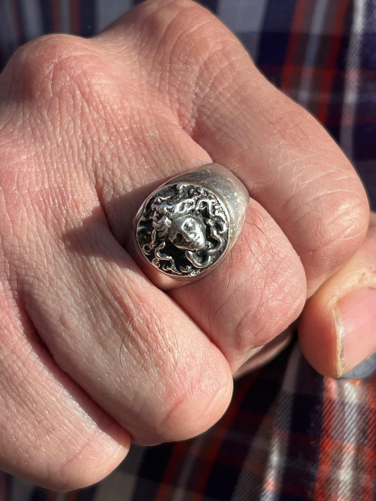 Anillo Medusa