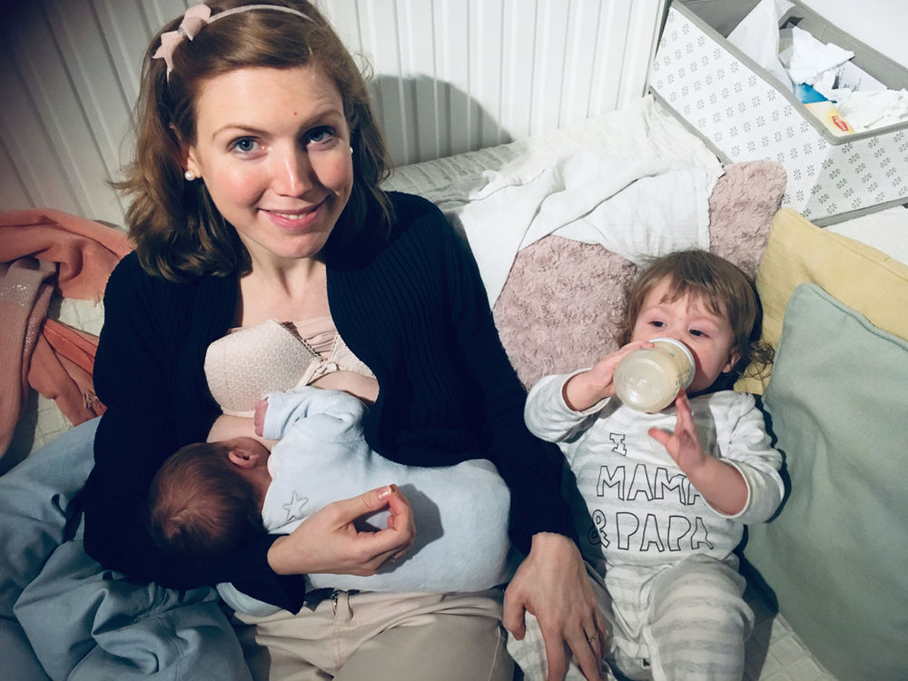 Hoe Borstvoeding Geven Terwijl Er Een Peuter Kleuter Rondloopt