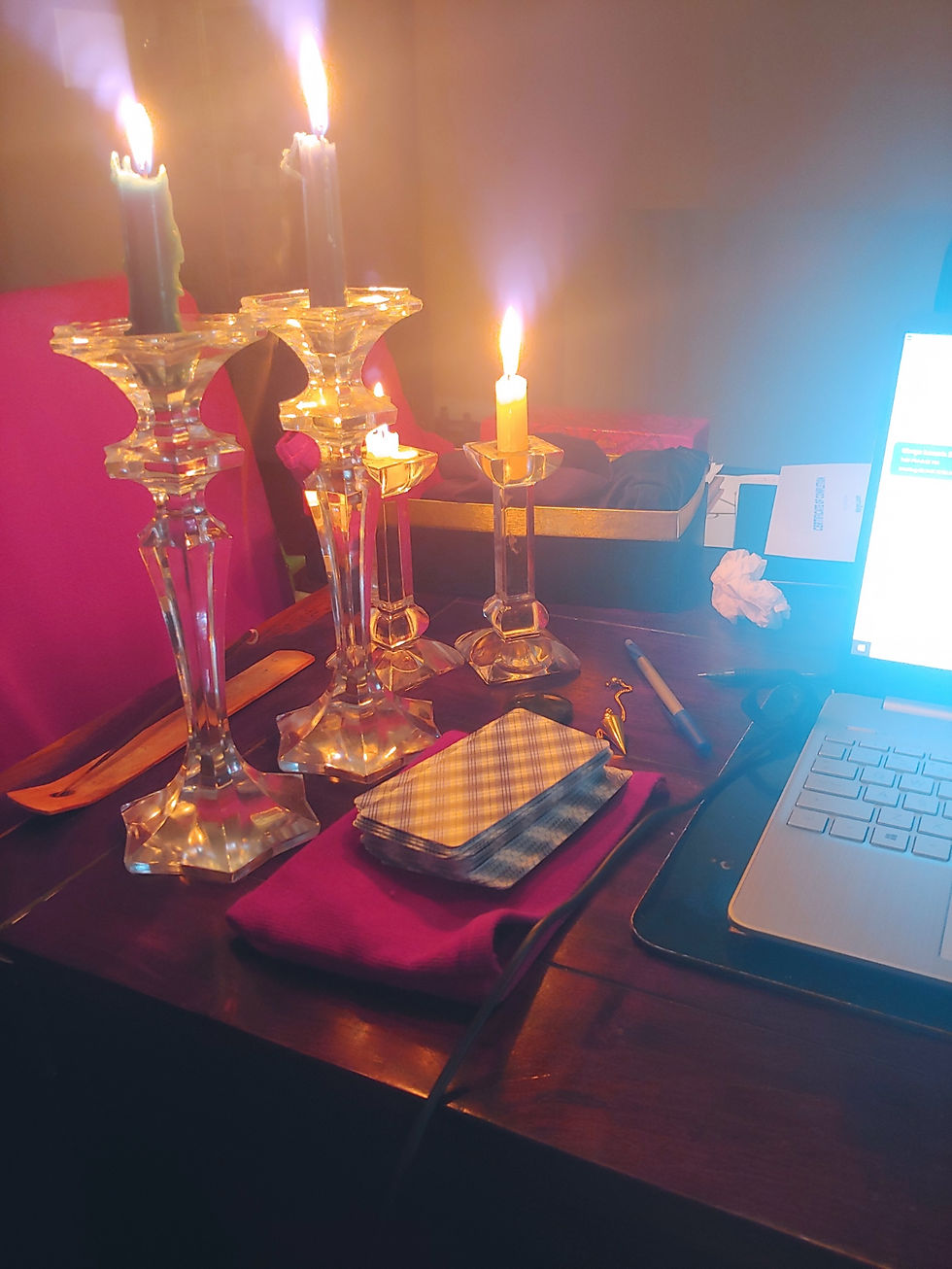 Setting the ambience for online tarot readings
