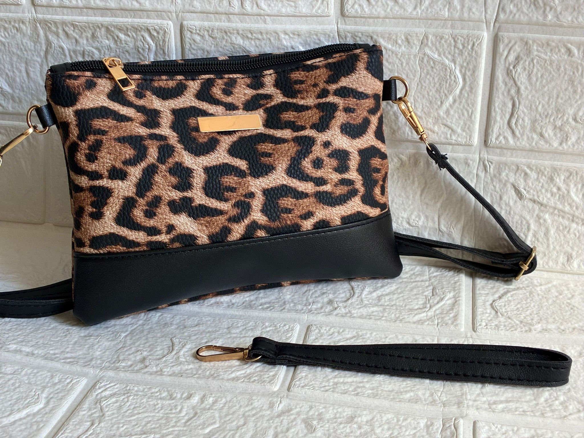 Cartera Sobre Animal Print Ecocuero