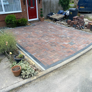 brindle blocked paved driveway in ashford kent installed by l&T Gardens and Groundworks