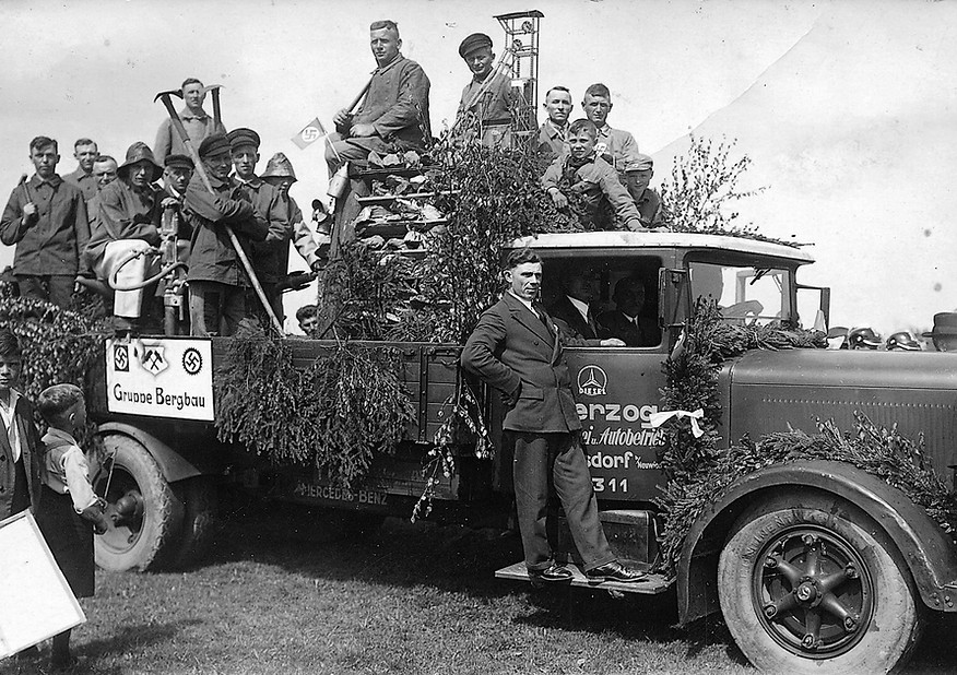 1934 Festzug Tag der Arbeit.jpg