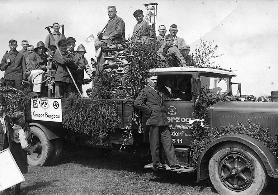 1934 Festzug Tag der Arbeit.jpg