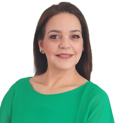 Imagem da psicóloga Ana Cláudia com blusa verde