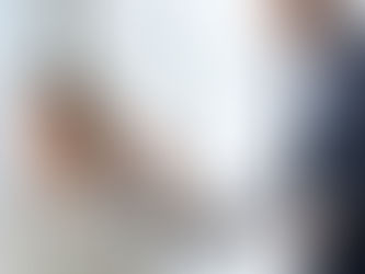 Imagem de uma mulher impaciente com um homem