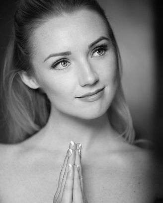 Veronica Farren actress model praying faith God