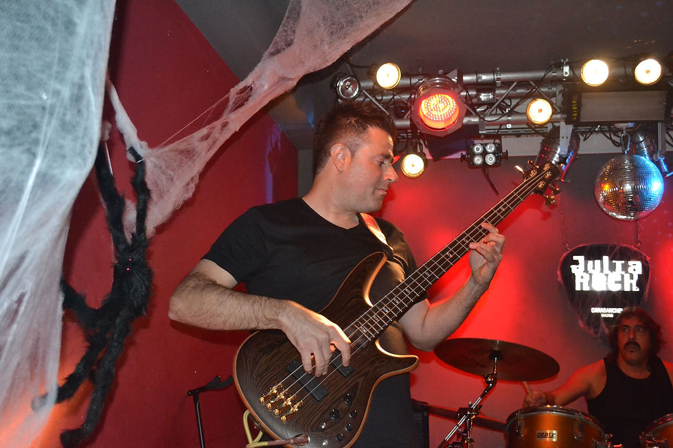 12194338_886234861473327_40478186_o