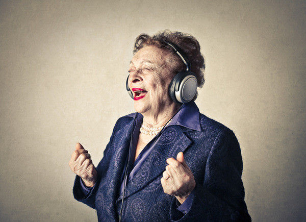 Pourquoi le fait de chanter aide le patient atteint de la maladie d'Alzheimer?...