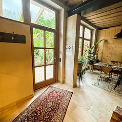 Einganz zur Teestube & Speiseraum im Haupthaus