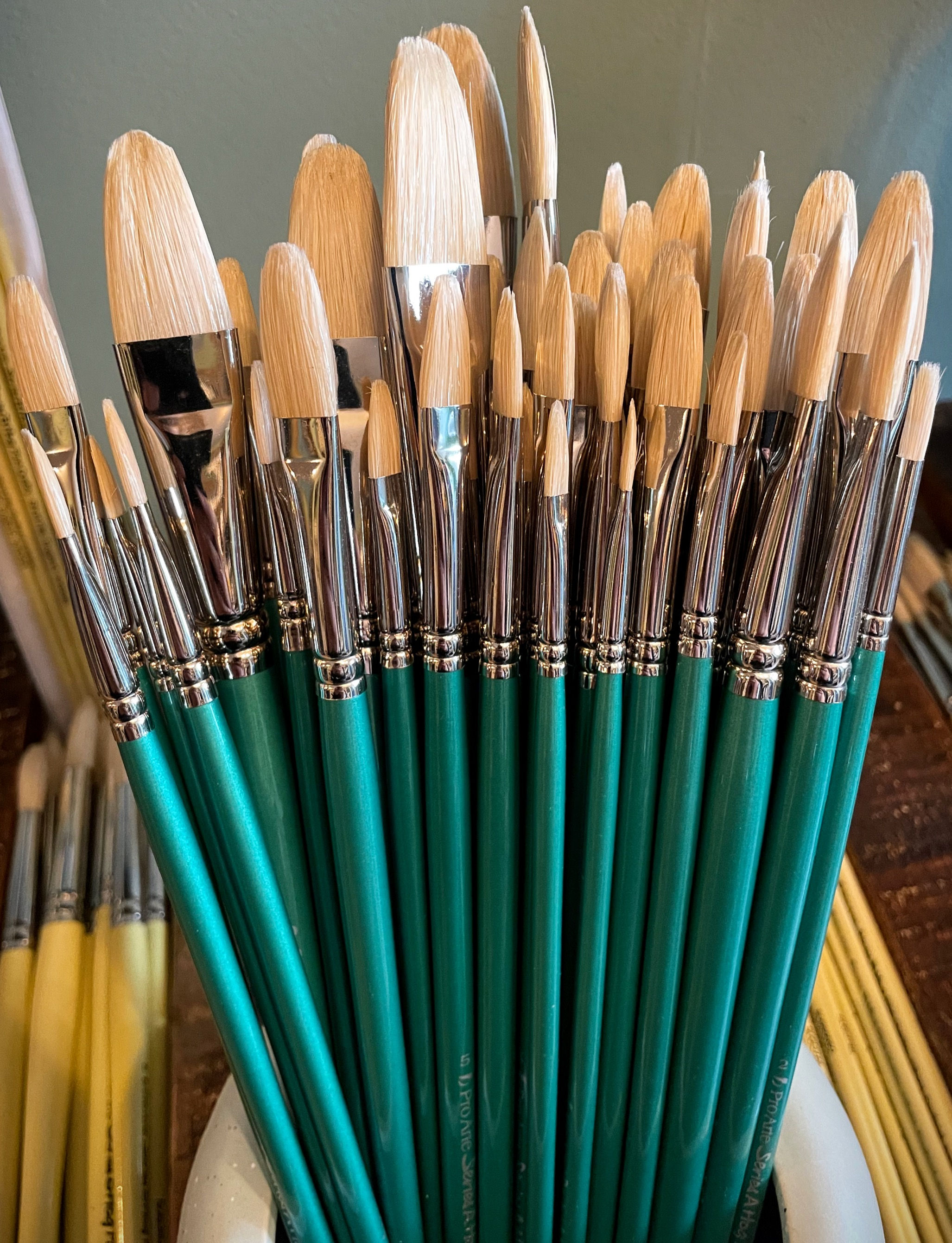 Pro Arte Hog Series A Filbert