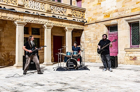 LES RUINES COULENT EN SILENCE