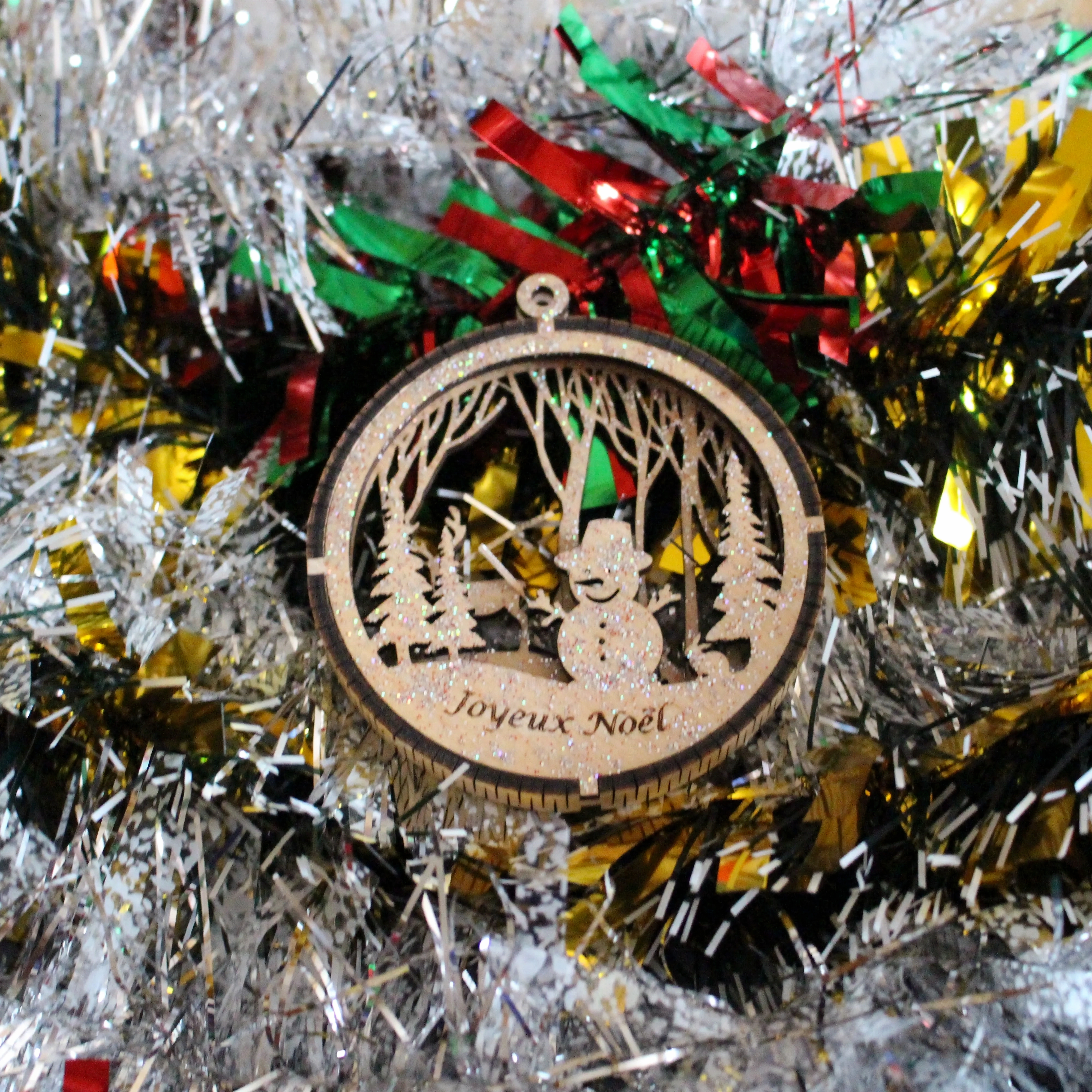 Boule de noël forêt enneigé en bois 3D