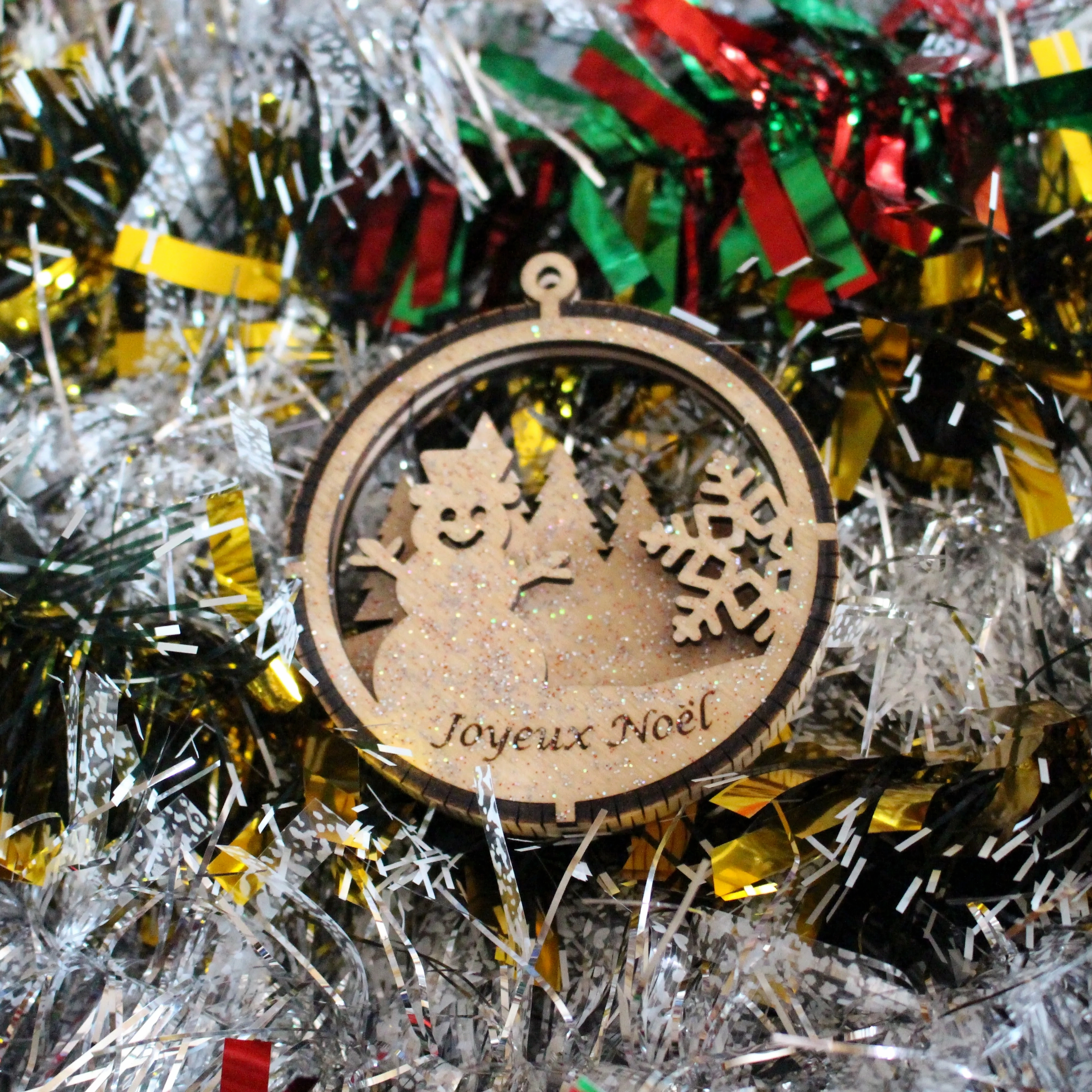Boule de noël bonhomme en bois 3D