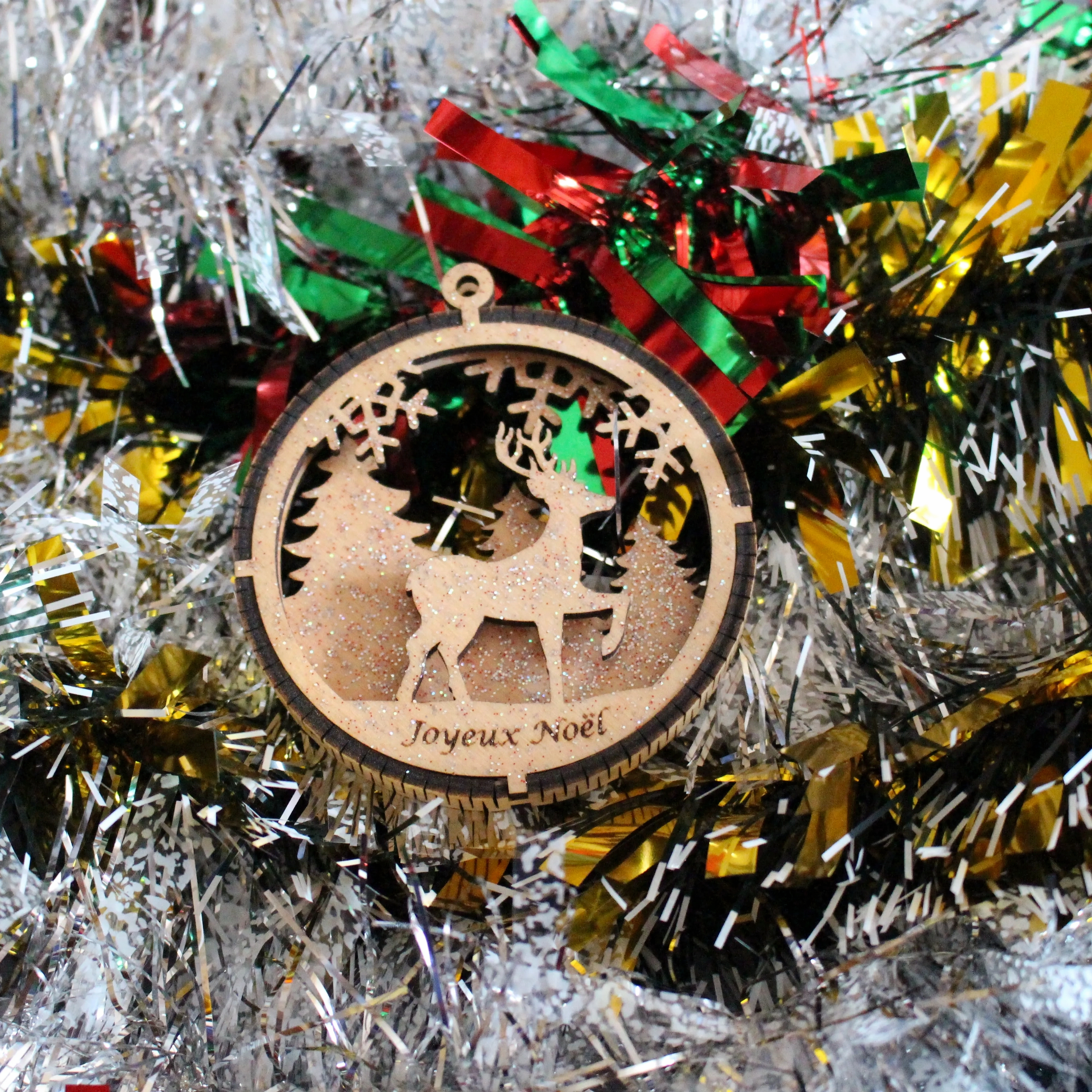 Boule de noël cerf qui marche ronde en bois 3D