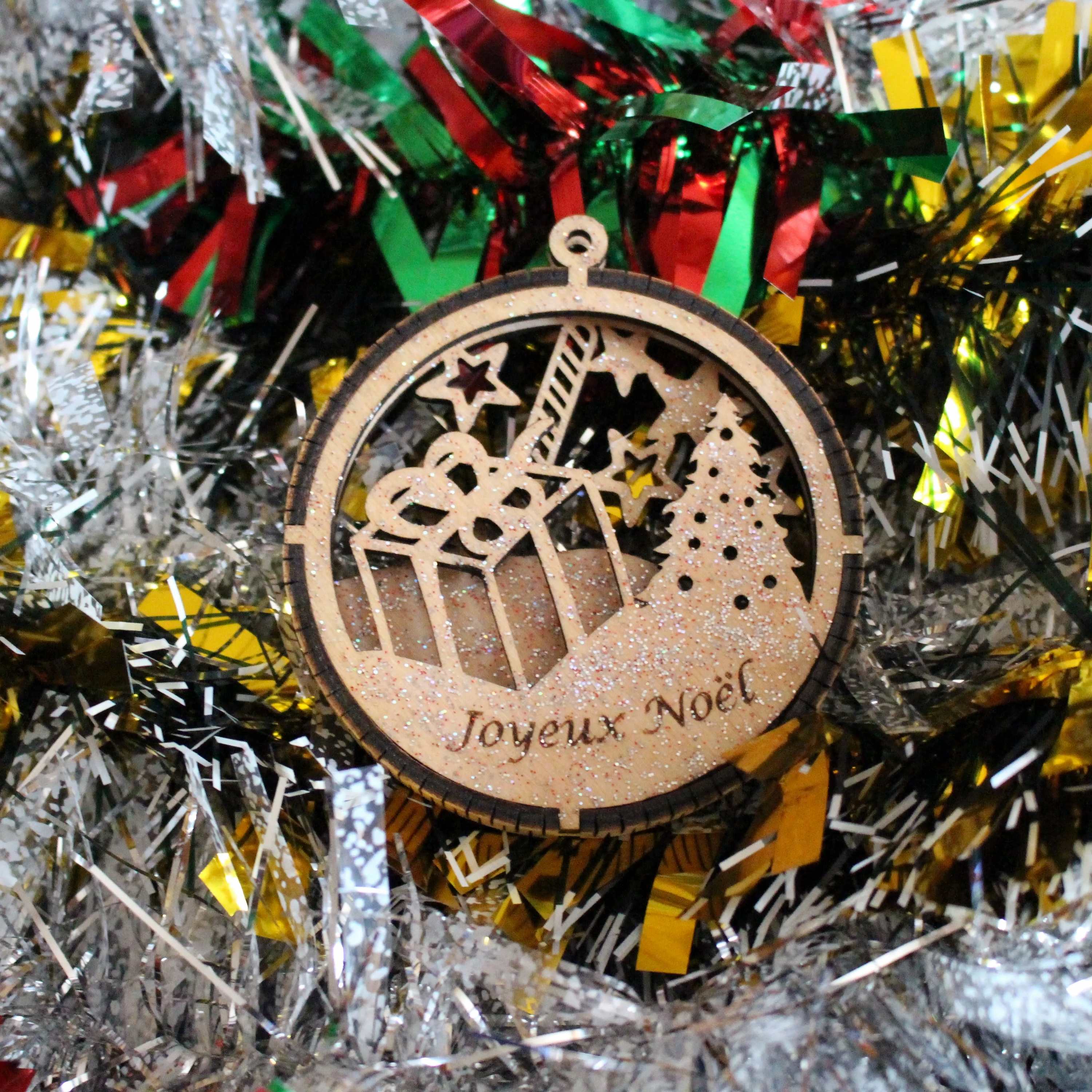 Boule de Noël Cadeau Ronde 3D - Décoration Bois Artisanale