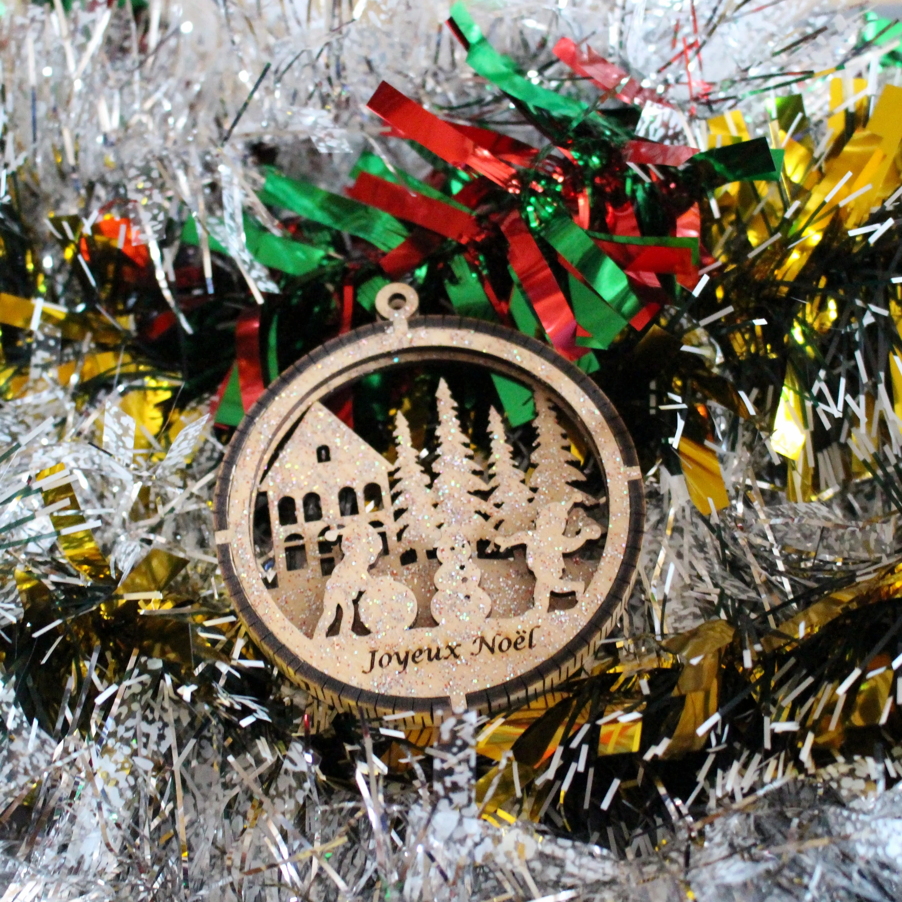 Boule de noël en bois décor lutin
