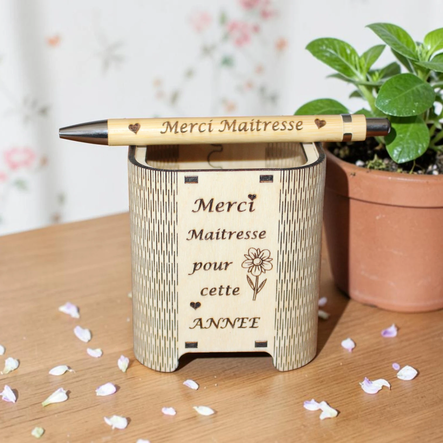 Pot a Crayons Personnalisé en Bois - Cadeau pour la Maitresse