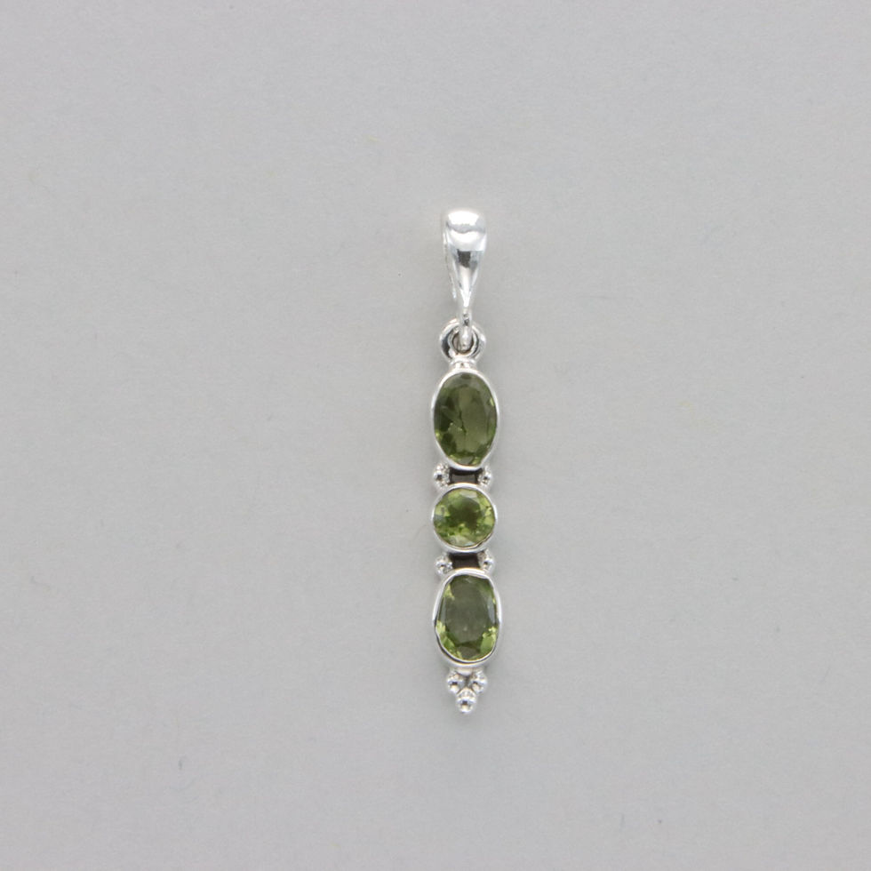 Thumbnail: Faceted Triple Peridot Pendant in 925 Sterling Silver