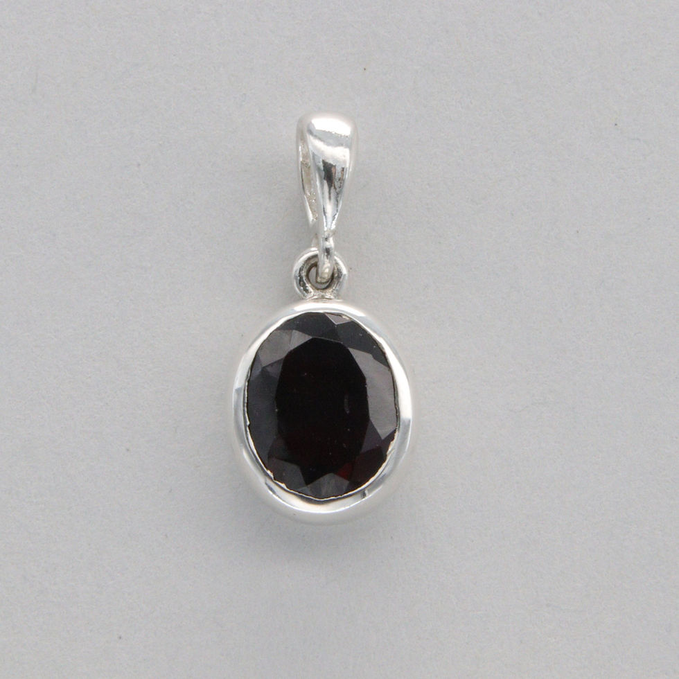 Thumbnail: Facetted Oval Garnet Pendant in 925 Sterling Silver