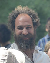 סטפן מחייך.jpg