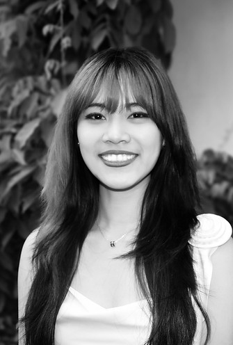 AmberQu_Headshot_B&W.jpg